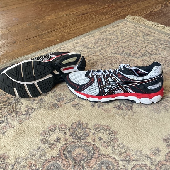 Brand new pair of ASICS Oracles in the original box. - Picture 2 of 9